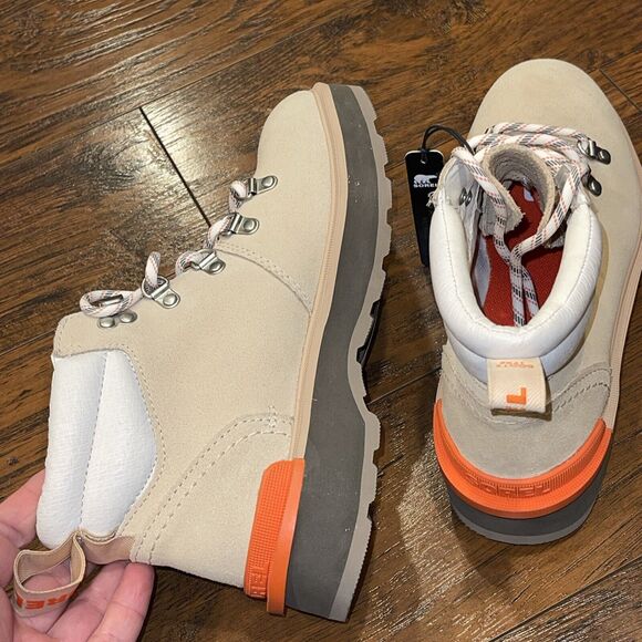 New Sorel Women's SIZE 7.5 Hi-Line Waterproof Hiker Boots - Picture 4 of 8